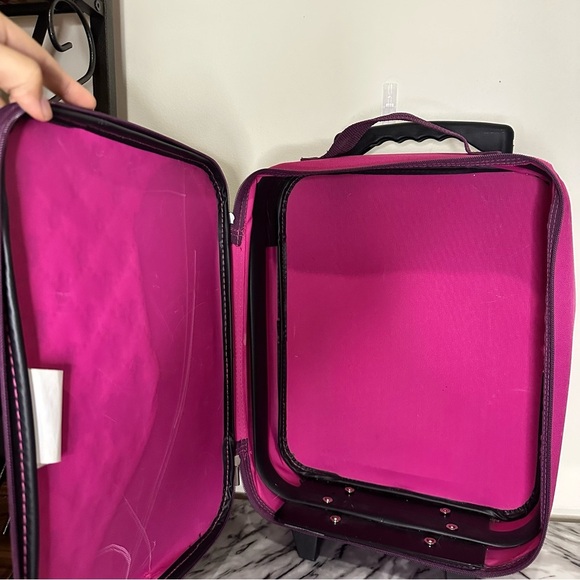 Bratz Cloe Rolling Luggage Case Holds 6 Fashion Dolls - Picture 6 of 6